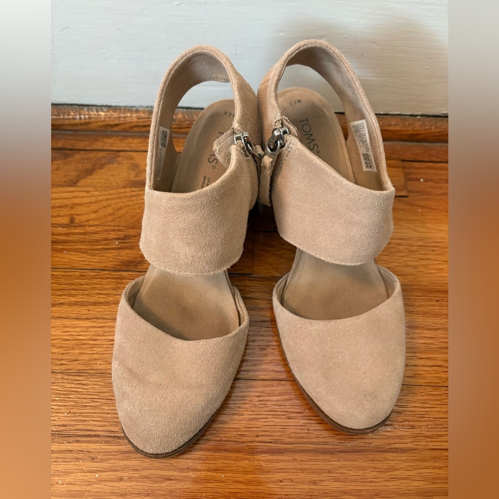 TOMS Women's Nude Suede Heels